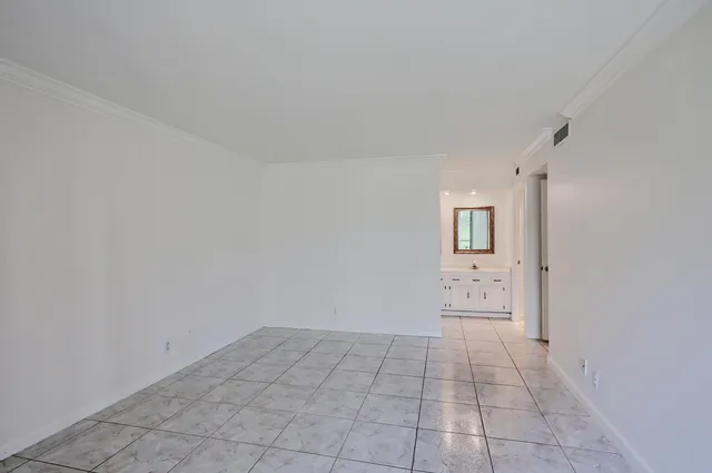 $2,500 | 5390 Woodland Lakes Drive, Unit 102, Palm Beach Gardens, FL 33418