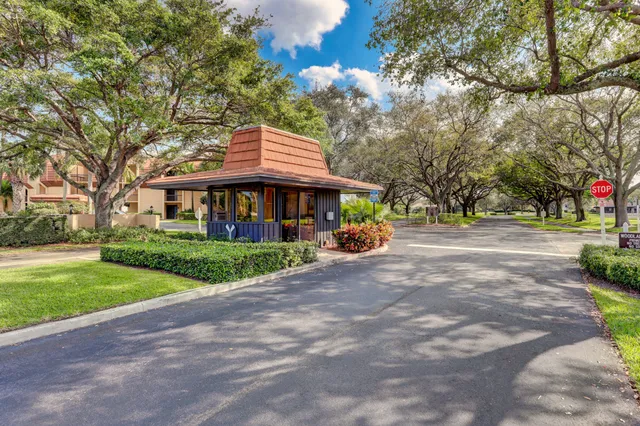 $2,500 | 5390 Woodland Lakes Drive, Unit 102, Palm Beach Gardens, FL 33418