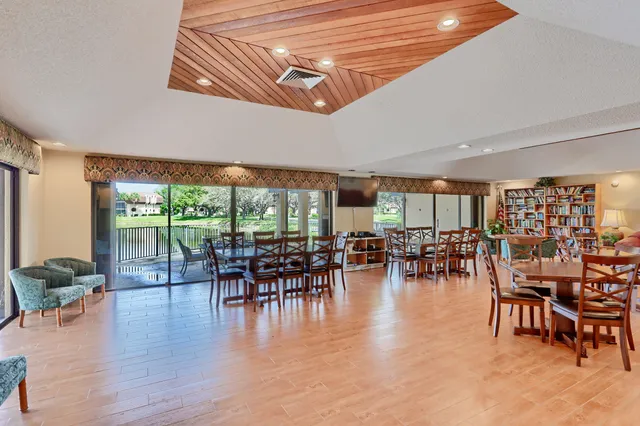 $2,500 | 5390 Woodland Lakes Drive, Unit 102, Palm Beach Gardens, FL 33418