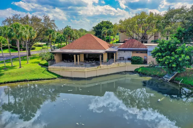 $2,500 | 5390 Woodland Lakes Drive, Unit 102, Palm Beach Gardens, FL 33418