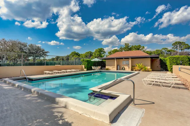 $2,500 | 5390 Woodland Lakes Drive, Unit 102, Palm Beach Gardens, FL 33418