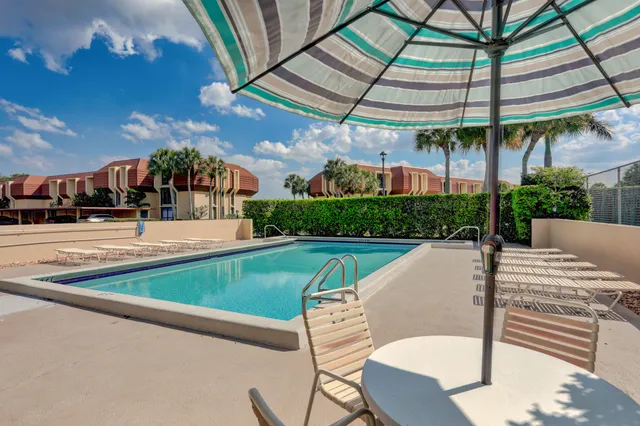 $2,950 | 5390 Woodland Lakes Drive, Unit 102, Palm Beach Gardens, FL 33418