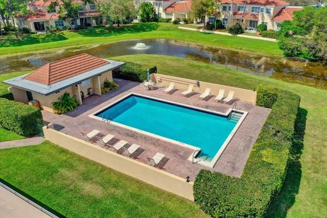 $2,950 | 5390 Woodland Lakes Drive, Unit 102, Palm Beach Gardens, FL 33418