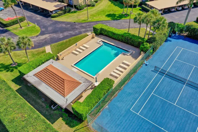 $2,950 | 5390 Woodland Lakes Drive, Unit 102, Palm Beach Gardens, FL 33418