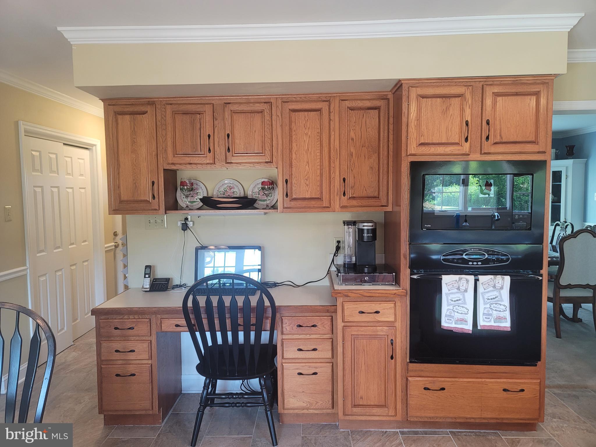 73 Island Road Monroeville, NJ 08343 - Photo 14 of 45 Kitchen desk area
wall oven and microwave