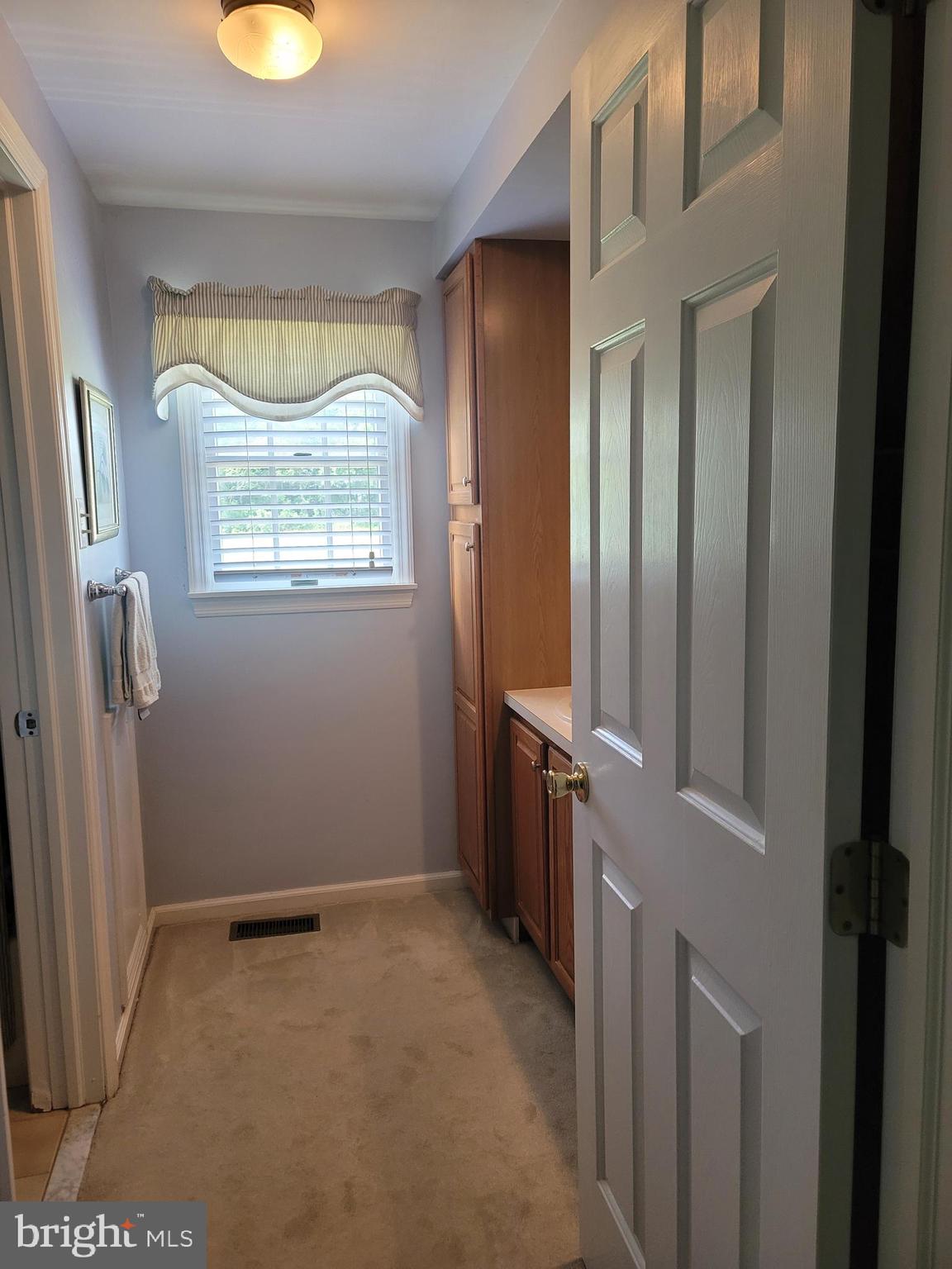 73 Island Road Monroeville, NJ 08343 - Photo 28 of 45 Hall Bath Up - sink separate from tub & toilet