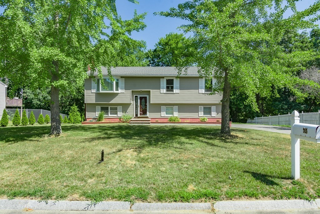 95 Chippy Lane Methuen, MA 01844 - Photo 2 of 31
