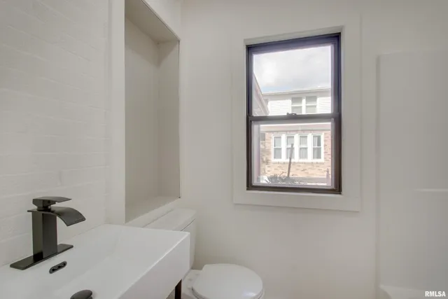 $179,000 | 1325 Locust Street, Quincy, IL 62301