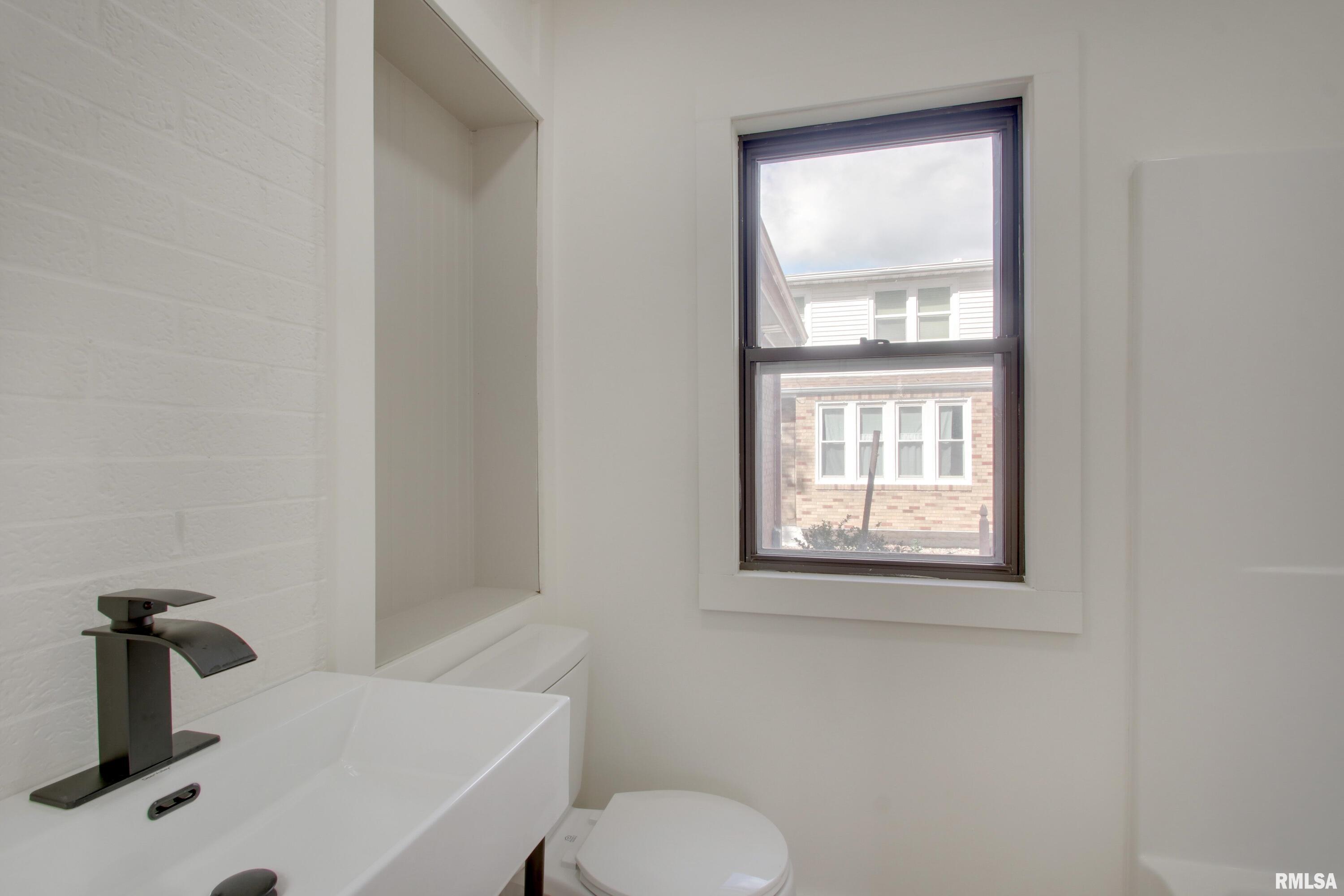 1325 Locust Street Quincy, IL 62301 - Photo 15 of 23