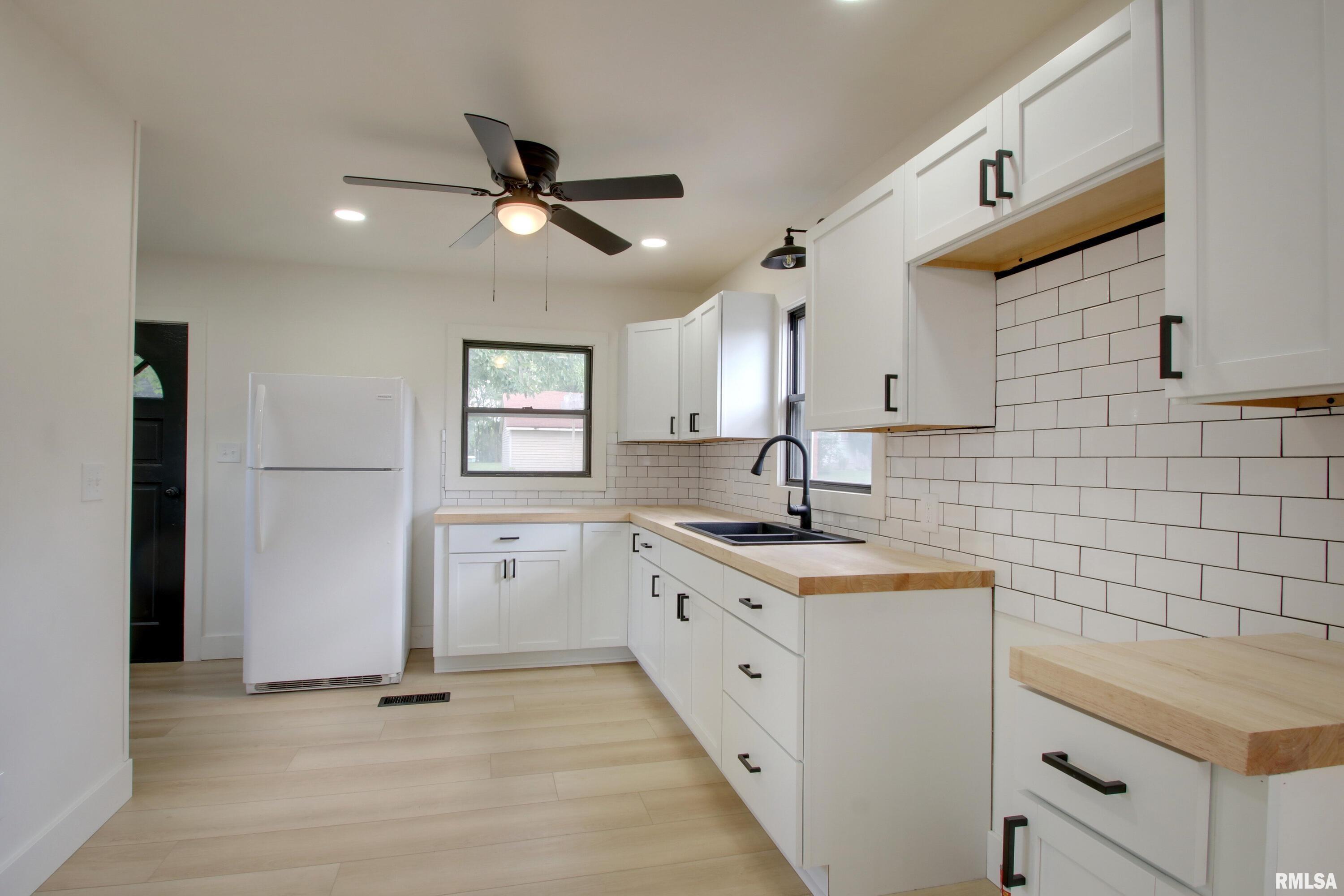 1325 Locust Street Quincy, IL 62301 - Photo 4 of 23