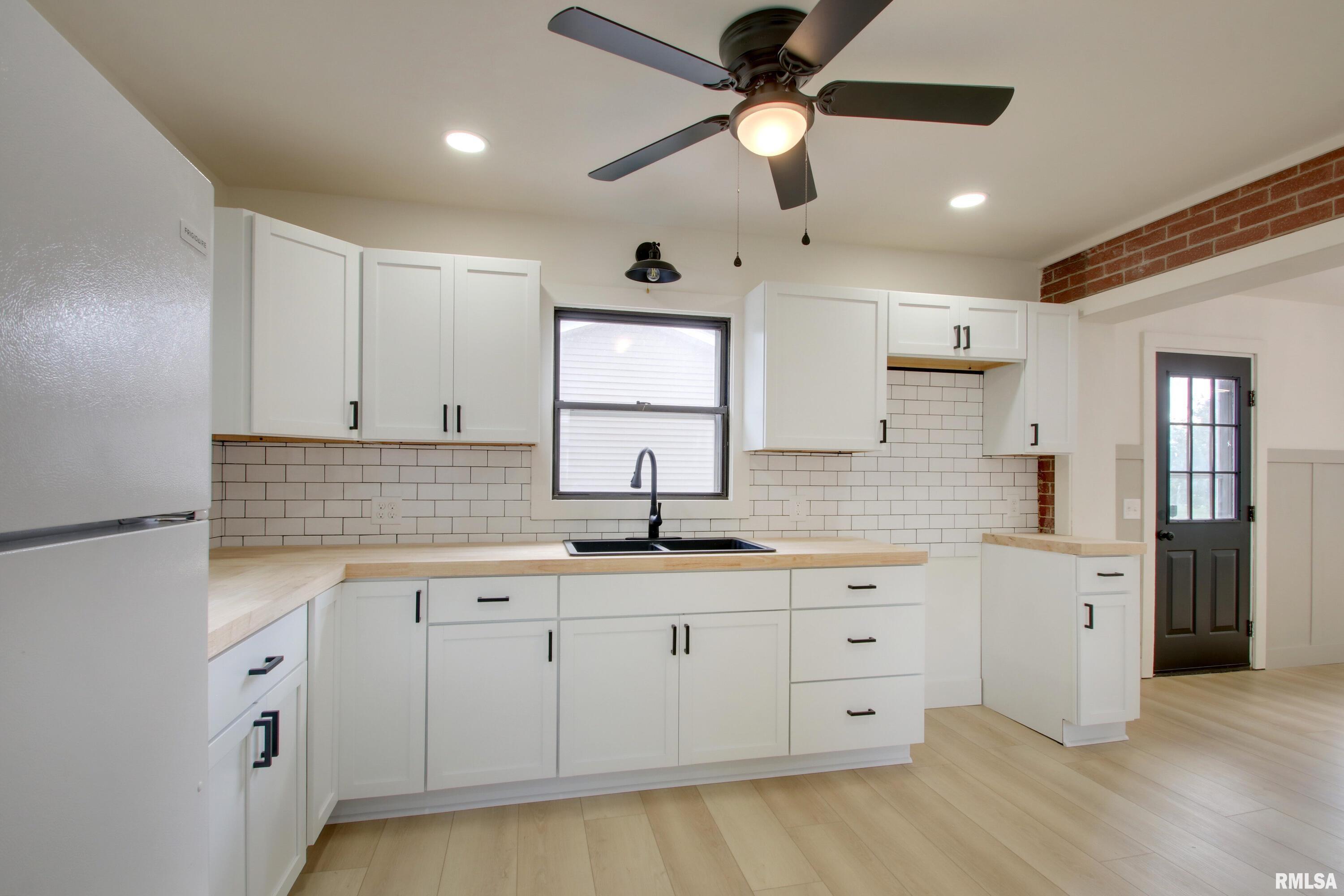 1325 Locust Street Quincy, IL 62301 - Photo 5 of 23