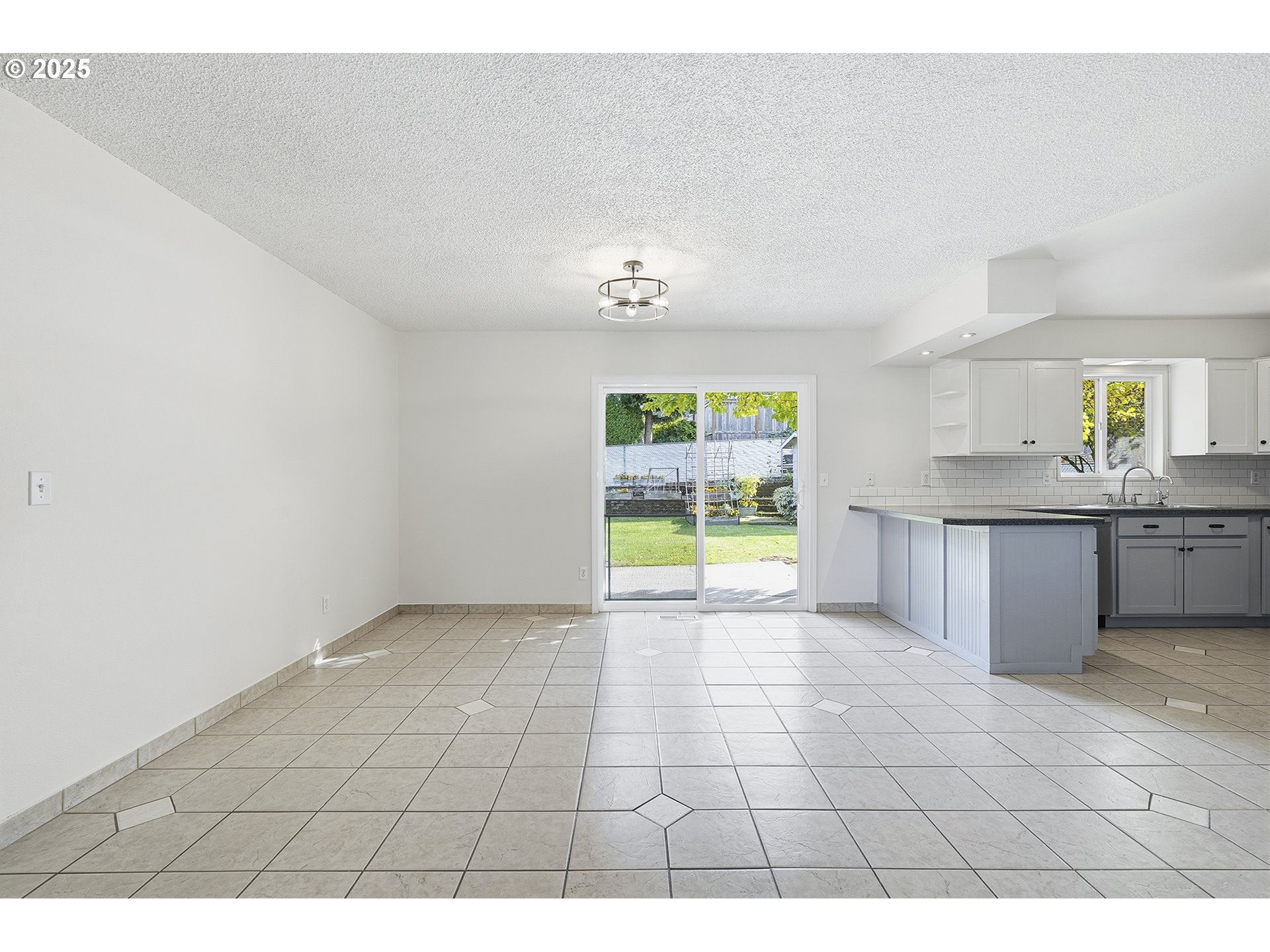 1422 Southeast 209th Avenue Gresham, OR 97030 - Photo 15 of 46