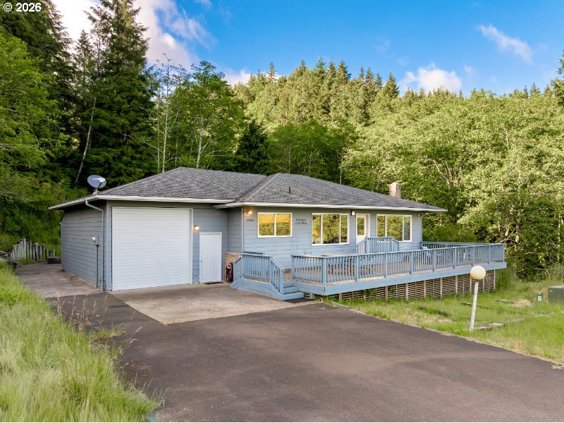 302 Holly Avenue Garibaldi, OR 97118 - Photo 3 of 38