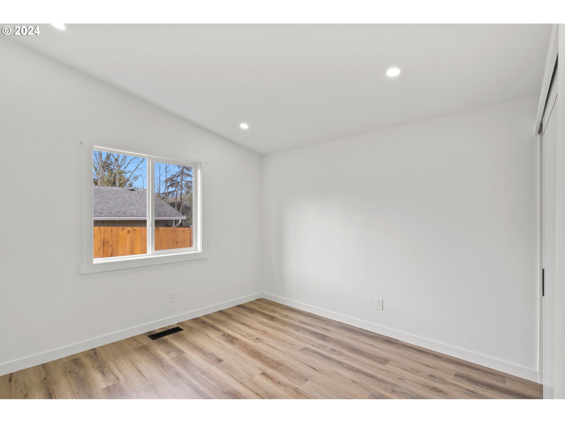 7501 Southwest Taylors Ferry Road Tigard, OR 97223 - Photo 17 of 24 Gallery Image 17
