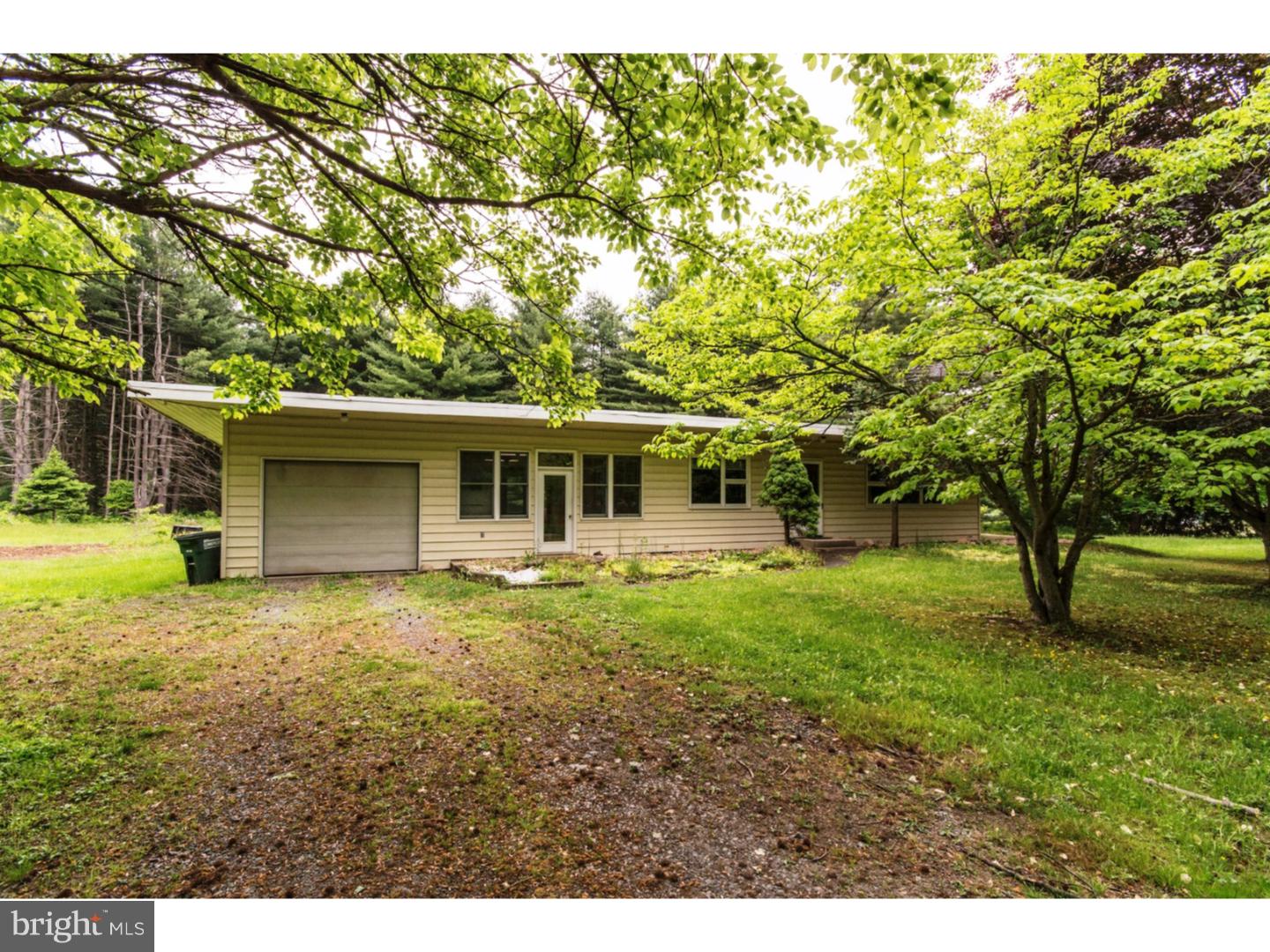 1775 Meadow Road Southampton, PA 18966 - Photo 2 of 25 Gallery Image 2