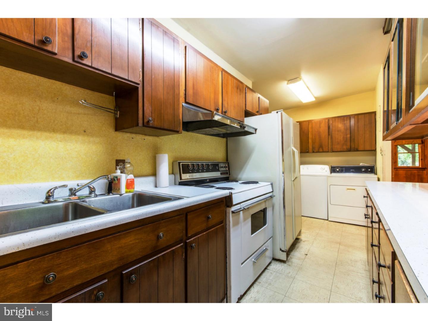1775 Meadow Road Southampton, PA 18966 - Photo 6 of 25 Gallery Image 6