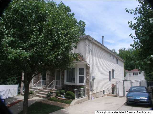 84 Seguine Loop Staten Island, NY 10309 - Photo 1 of 9 Primary Photo