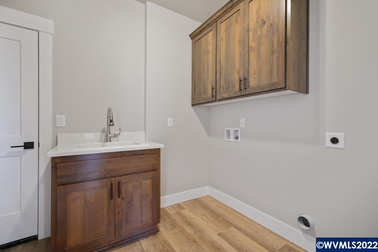 1621 Southwest Ellis Street Dallas, OR 97338 - Photo 24 of 34 Gallery Image 24
