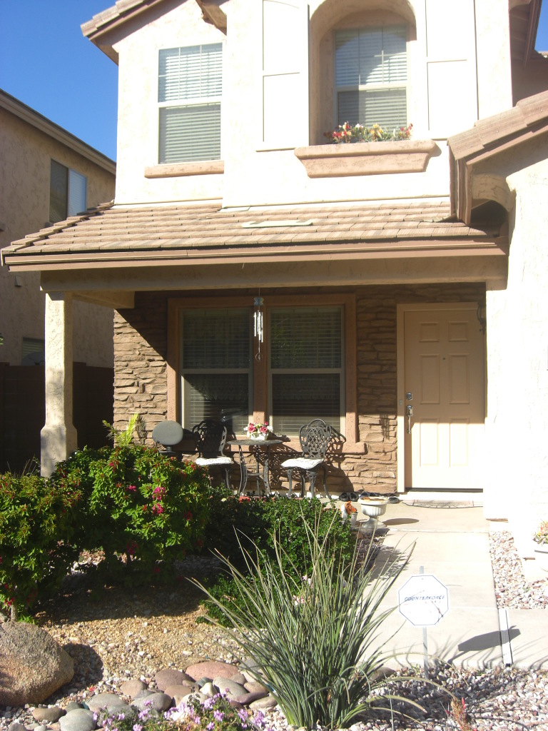 2030 West Davis Road Phoenix, AZ 85023 - Photo 13 of 17 FRONT PORCH/W STONE WALL
