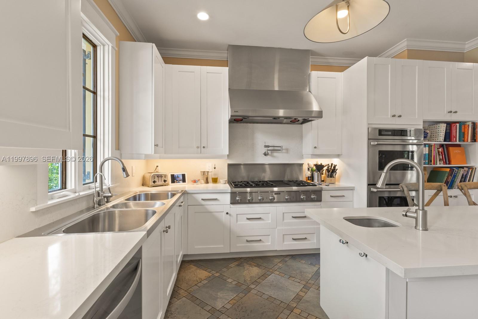 685 Harbor Lane Key Biscayne, FL 33149 - Photo 23 of 45