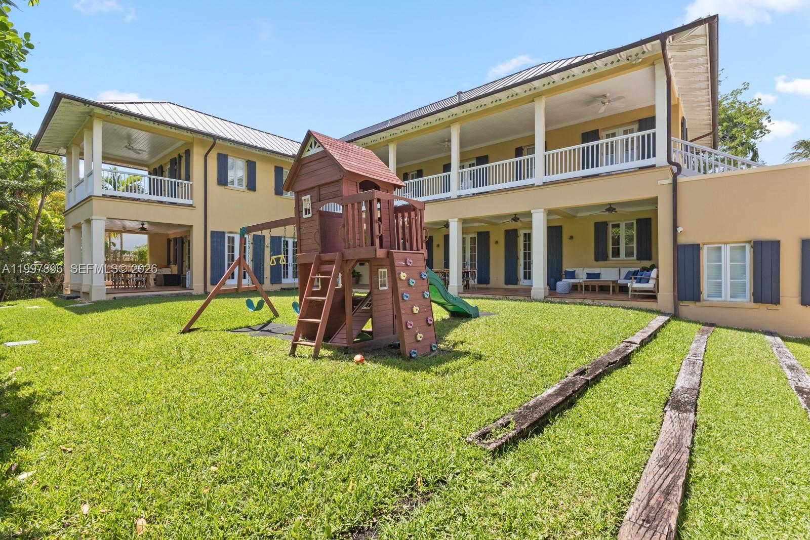 685 Harbor Lane Key Biscayne, FL 33149 - Photo 3 of 45