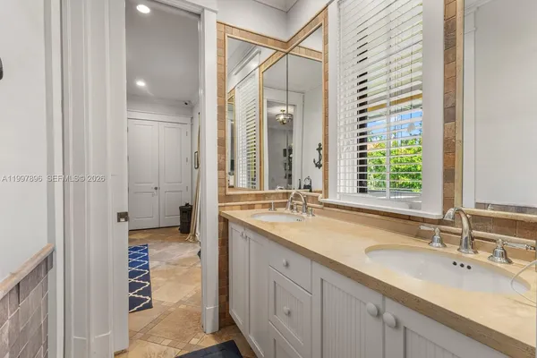 $6,950,000 | 685 Harbor Lane, Key Biscayne, FL 33149