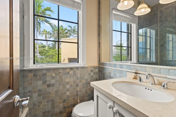 $6,950,000 | 685 Harbor Lane, Key Biscayne, FL 33149