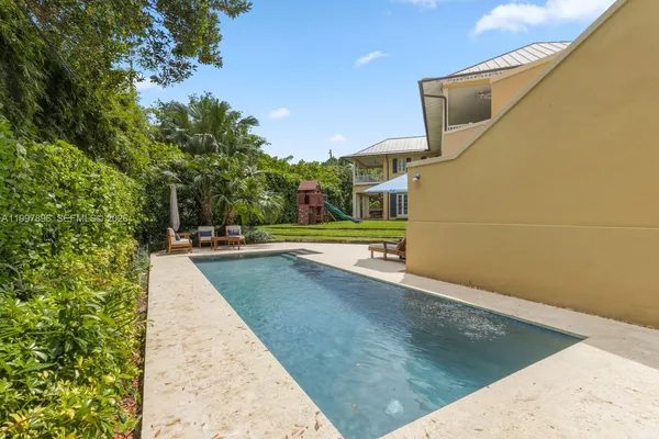 $6,950,000 | 685 Harbor Lane, Key Biscayne, FL 33149