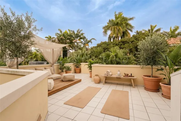 $6,950,000 | 685 Harbor Lane, Key Biscayne, FL 33149