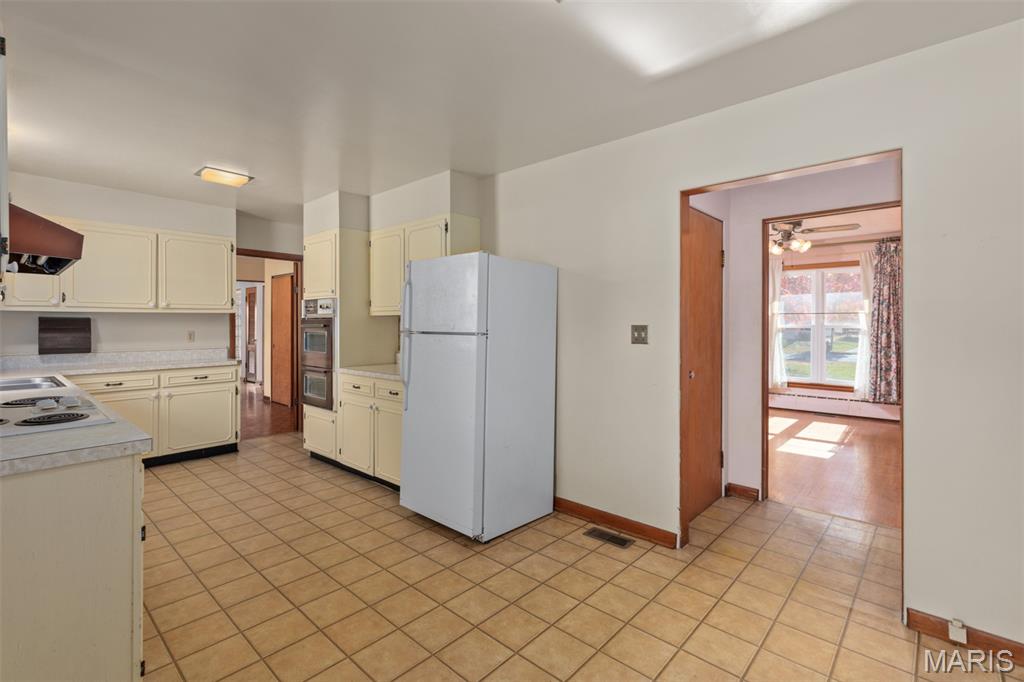 1015 East Clark Street Litchfield, IL 62056 - Photo 13 of 35