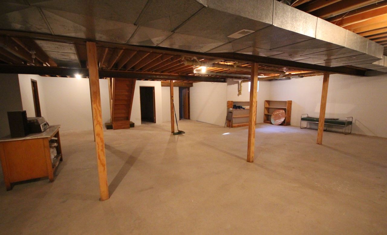 4122 South Meridian Road Mount Pleasant, MI 48858 - Photo 24 of 29 1837445-23.JPG