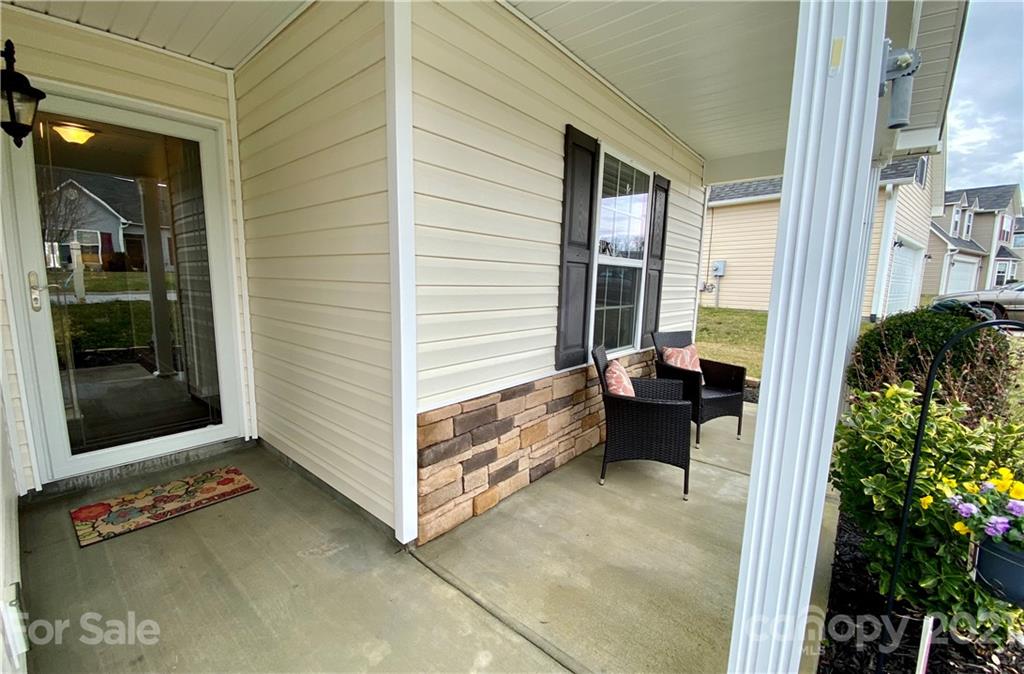 190 Haw River Road Fletcher, NC 28732 - Photo 3 of 32