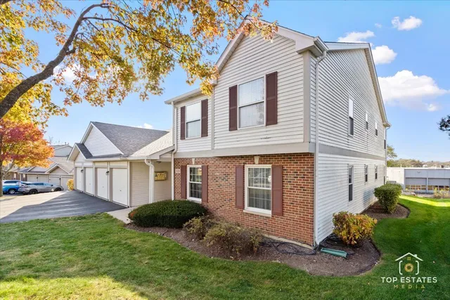 $225,000 | 310 Buckingham Circle, Unit B, Elgin, IL 60120