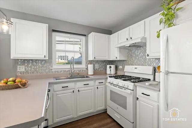 $225,000 | 310 Buckingham Circle, Unit B, Elgin, IL 60120