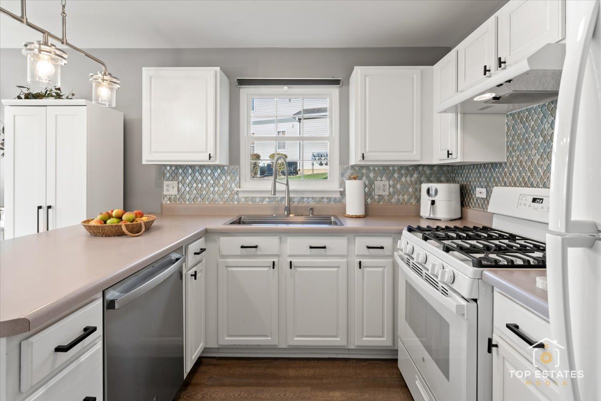 310 Buckingham Circle, Unit B Elgin, IL 60120 - Photo 14 of 36