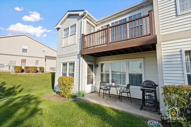 $225,000 | 310 Buckingham Circle, Unit B, Elgin, IL 60120