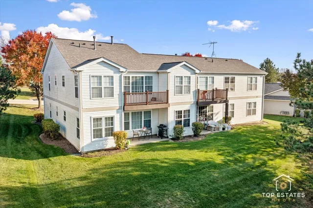 $225,000 | 310 Buckingham Circle, Unit B, Elgin, IL 60120