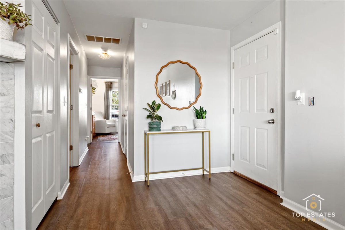 310 Buckingham Circle, Unit B Elgin, IL 60120 - Photo 3 of 36