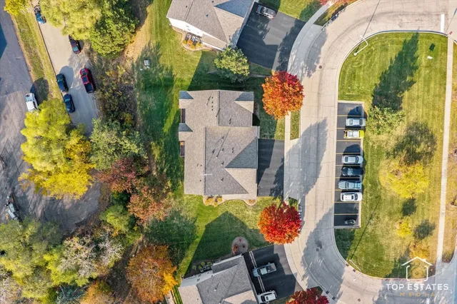 $225,000 | 310 Buckingham Circle, Unit B, Elgin, IL 60120