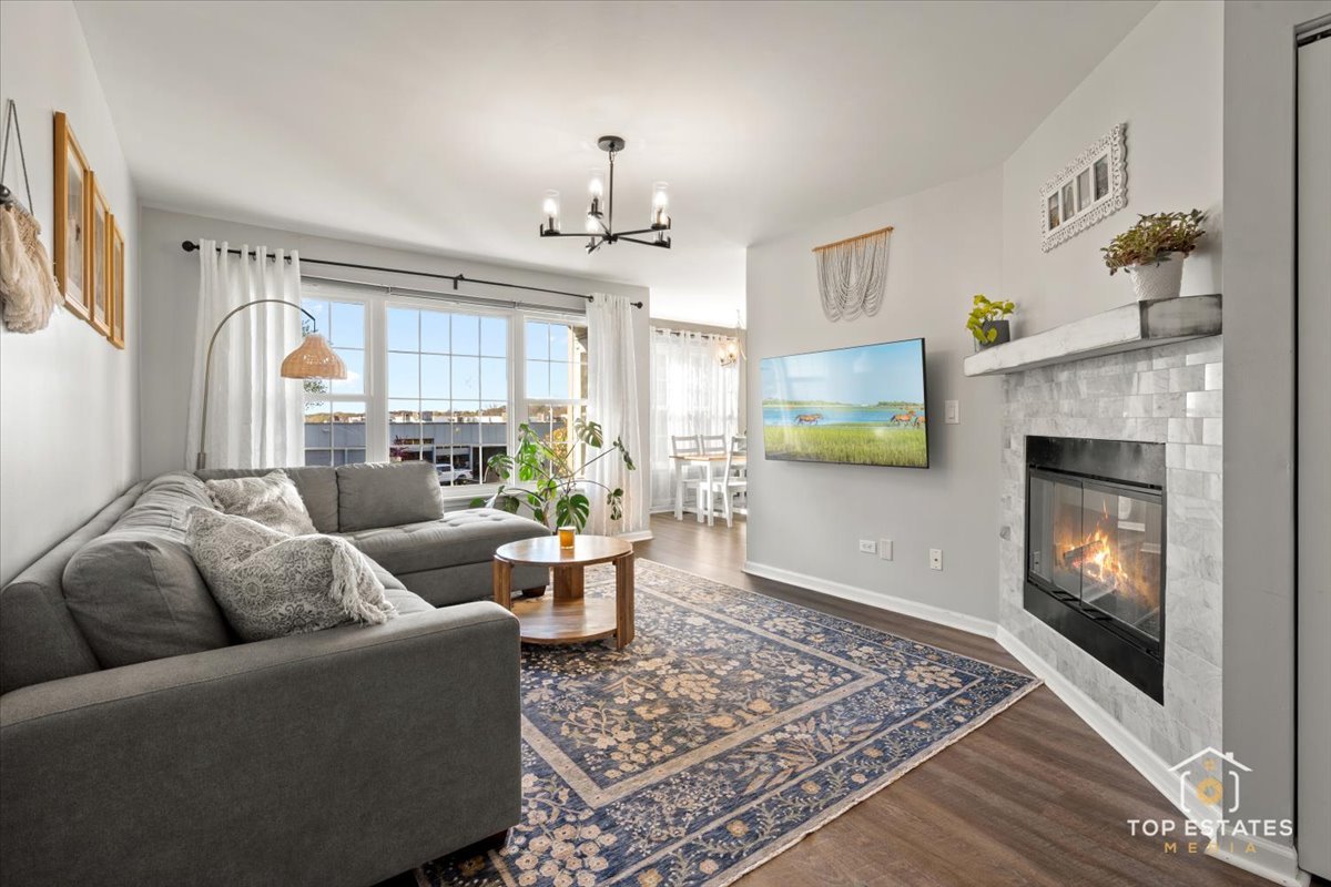 310 Buckingham Circle, Unit B Elgin, IL 60120 - Photo 4 of 36