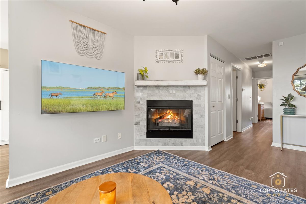 310 Buckingham Circle, Unit B Elgin, IL 60120 - Photo 6 of 36