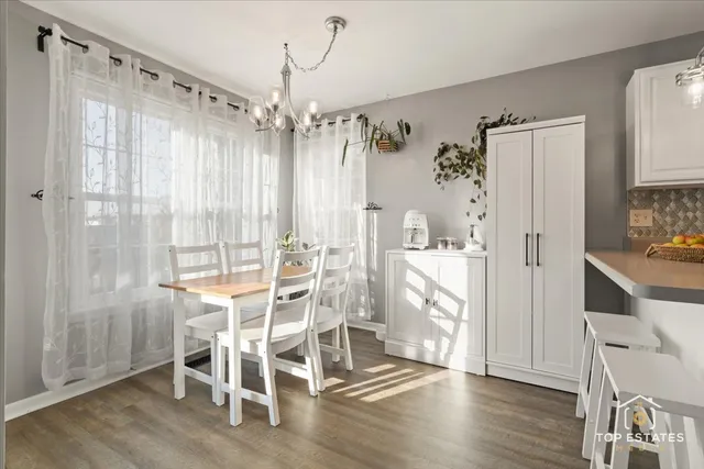 $225,000 | 310 Buckingham Circle, Unit B, Elgin, IL 60120