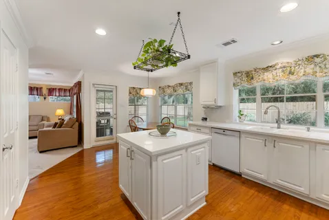 $625,000 | 74 East Greywing Circle, The Woodlands, TX 77382