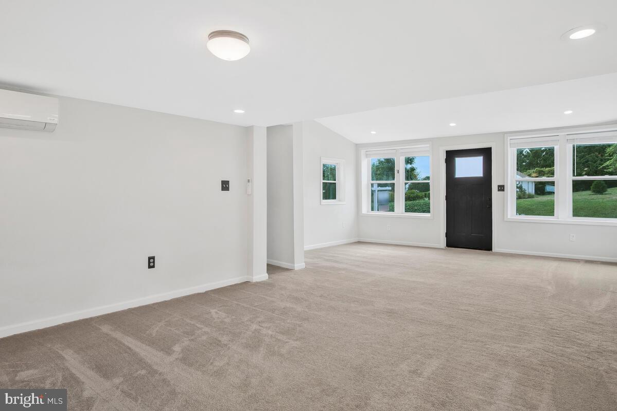 2985 Florence Road Woodbine, MD 21797 - Photo 11 of 34 livingroom/entry