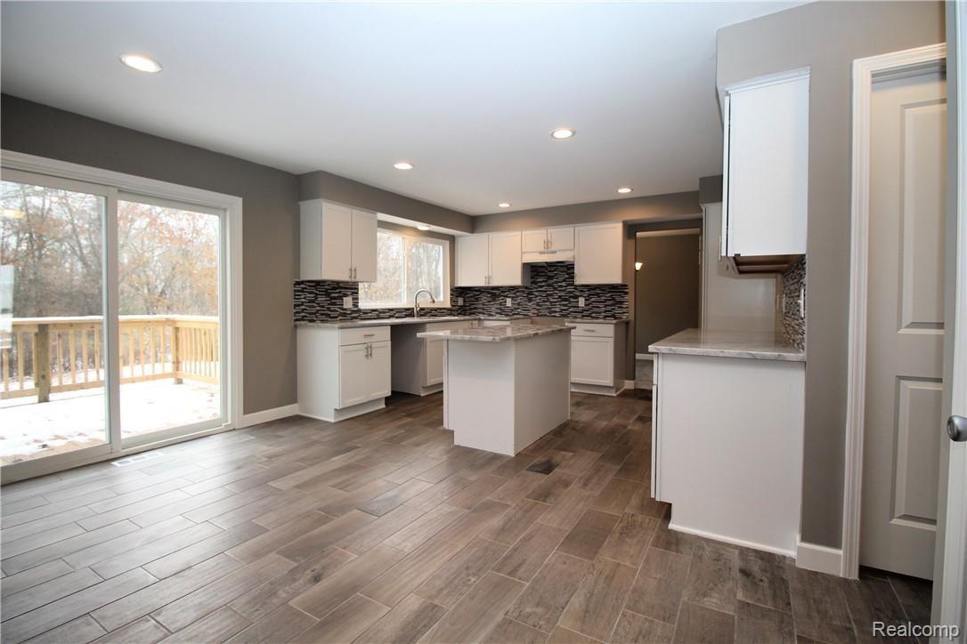 1372 East Fairview Lane Rochester, MI 48306 - Photo 5 of 34 4.jpg
