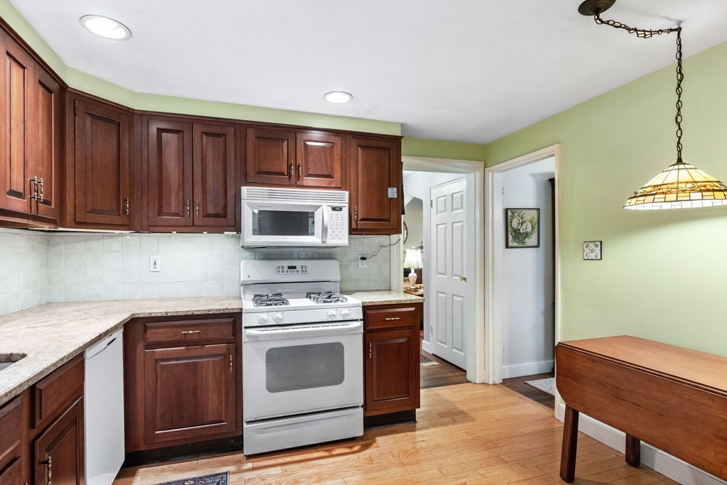 19 Yale Road Arlington, MA 02474 - Photo 8 of 27 Gallery Image 8