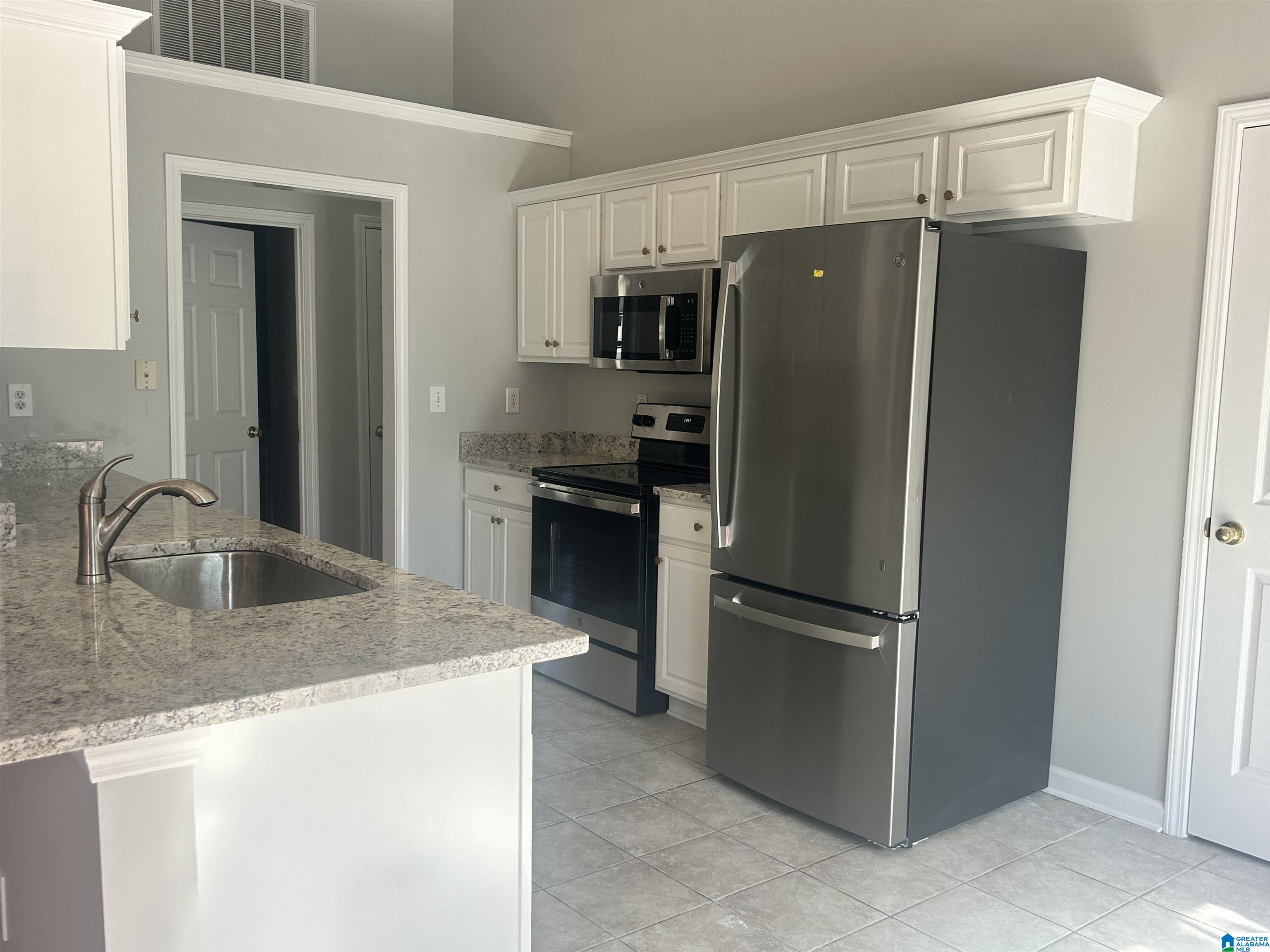 152 Pebble Drive Alabaster, AL 35007 - Photo 2 of 23