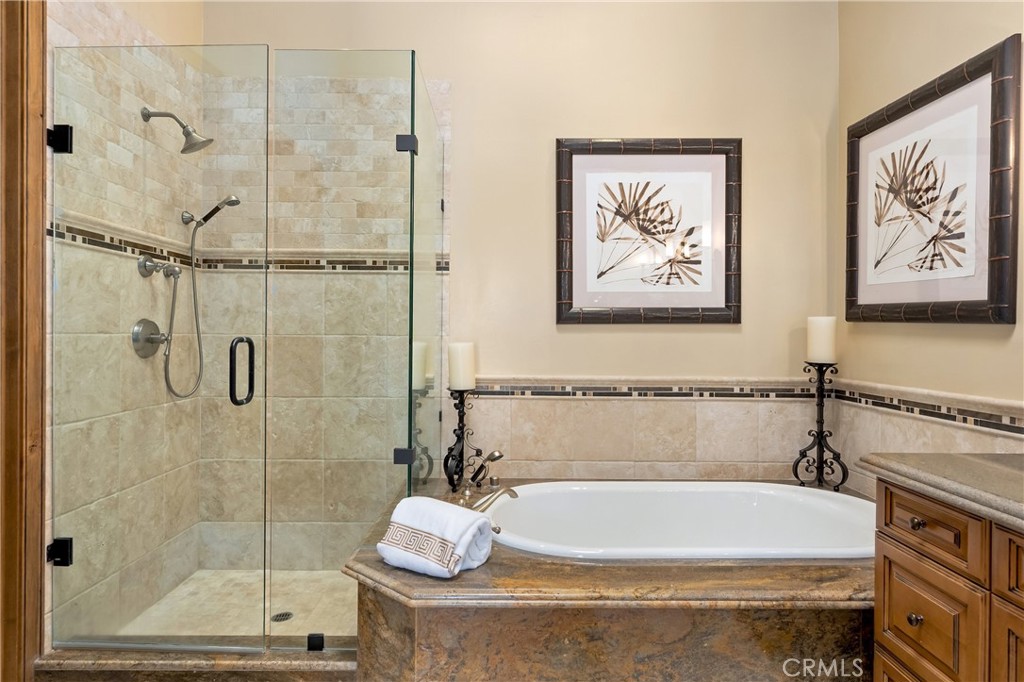 57205 Merion La Quinta, CA 92253 - Photo 20 of 53 Primary en suite bathroom with sep shower & tub