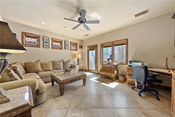 a view of back yard of the house