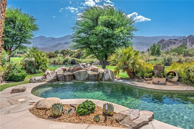 a view of back yard of the house